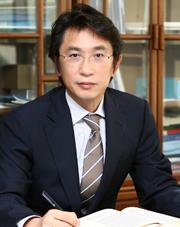 이욱한 교수이미지
